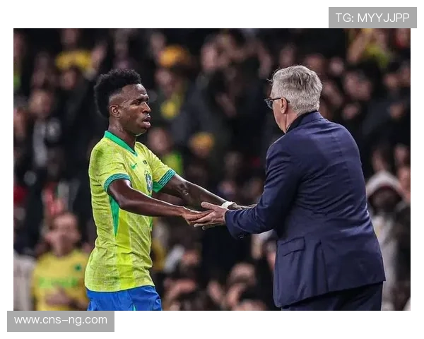 多特蒙德签下17岁巴西后卫普拉特斯，转会费700万欧元成队史第六贵U18引援